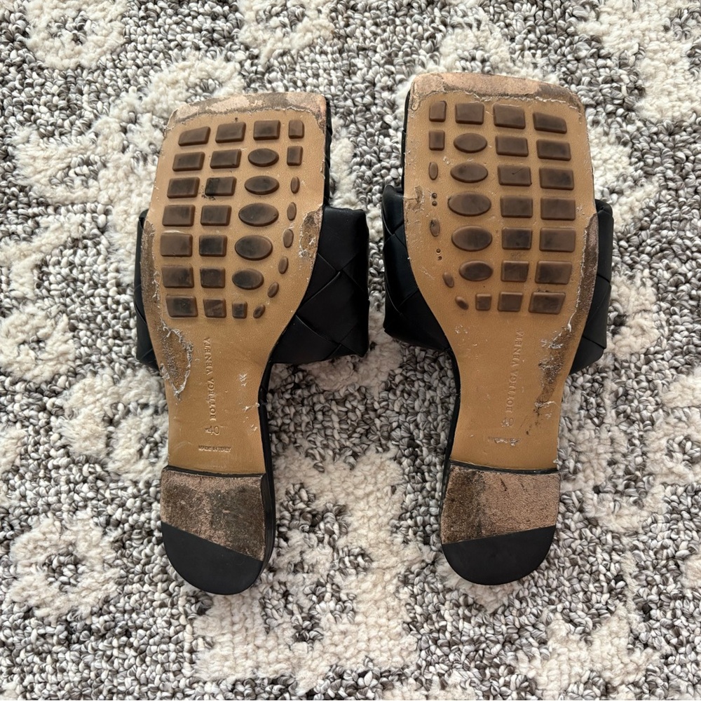 SALE - original price > $1100  Black Intreciatto Bottega Venetta Slides - Picture 8 of 8